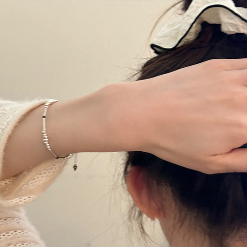 Korean-style minimalist all-match pearl bracelet—light luxury, niche, sophisticated, and exquisite hand jewelry—perfect as a trendy gift for your bestie!