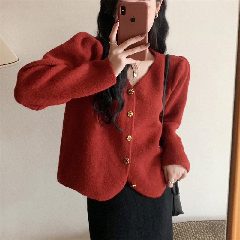 【針織衫推薦小撇步】如何挑選時尚又百搭的針織衫款式? 29 針織衫挑選小撇步3:寬鬆版的針織衫比較時尚