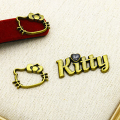 レトロな古銅の透かし彫りkt猫のアルファベットの金属の合金のアクセサリの部品のDIYの髪飾りのヘアピンの携帯のケースの材料