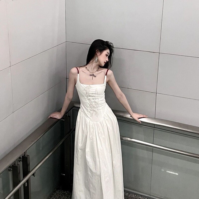 Design Sense New Chinese Embroidery Slim-fit Sweet and Spicy All-match Small Pure Desire Long Backless Sling dress Women