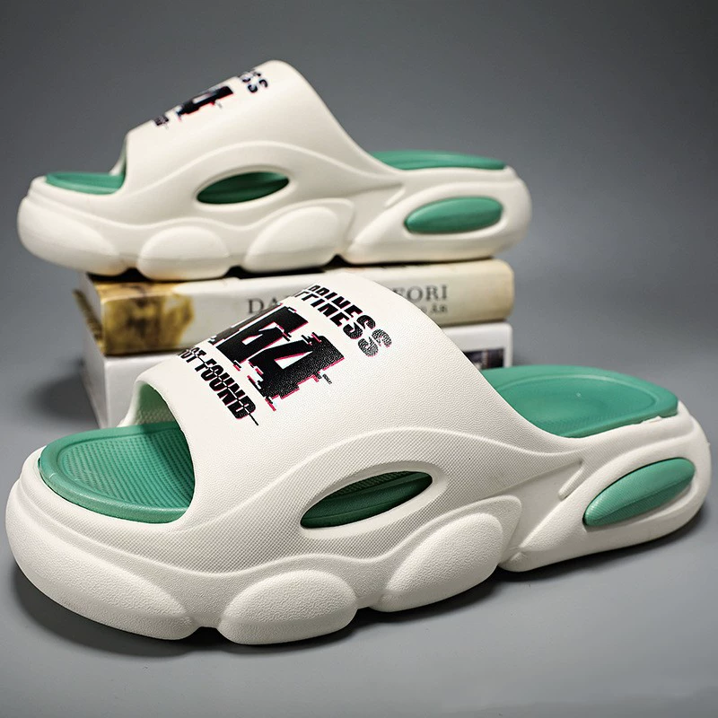 Новые модные мужские тапочки на толстой подошве с ощущением какашек, летние уличные нескользящие и износостойкие пляжные сандалии для пар с ощущением льда.