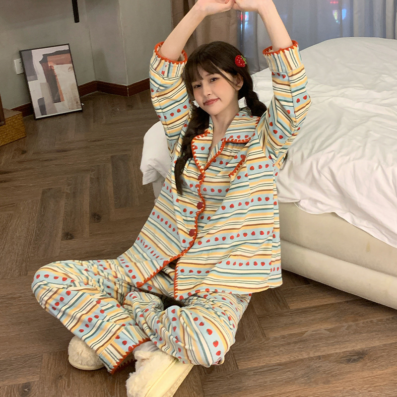 New Style Pajamas for Women in Autumn and Winter, Coral Velvet, Warm and Comfortable, Sweet Striped Design, Thickened, High-End Feel, Student Plus-Size Loungewear New Style Pajamas for Women in Autumn and Winter, Coral Velvet, Warm and Comfortable, Sweet Striped Design, Thickened, High-End Feel, Student Plus-Size Loungewear