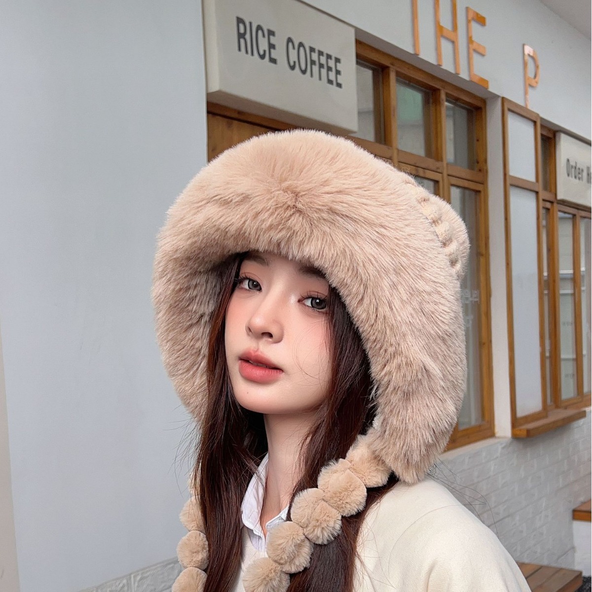 Berretto in maglia invernale da donna con paraorecchie_voghion.com