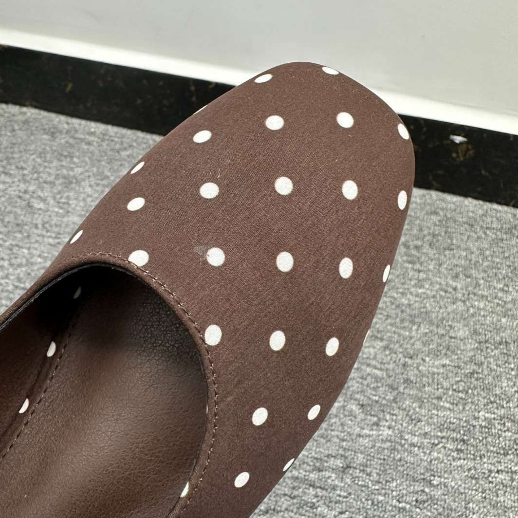 Exportación de Europa y Estados Unidos de la moda transfronteriza punto de onda superficial zapatos de mujer de viaje universal una hebilla plana zapatos Mary Jane