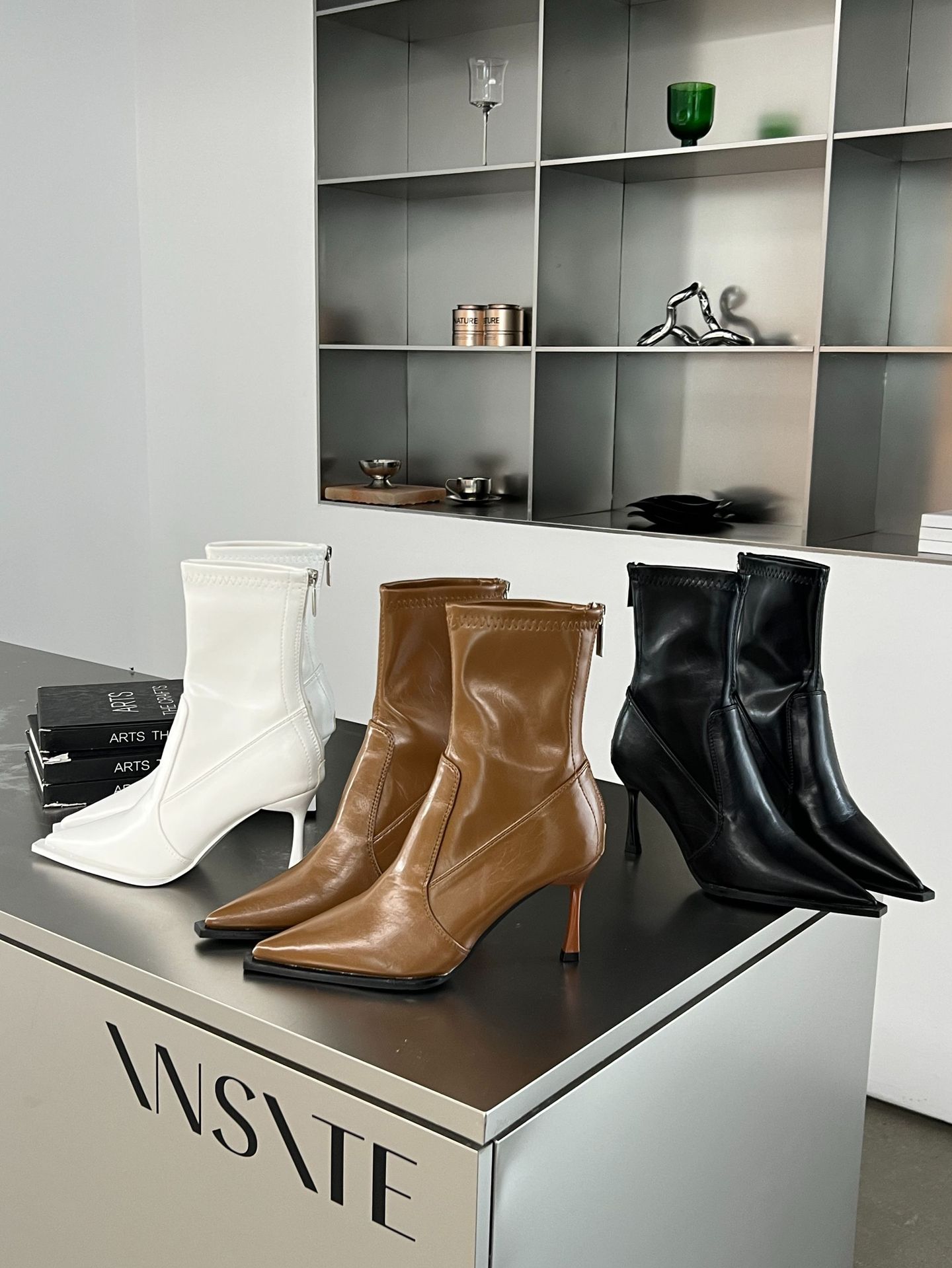 2024 Autumn and Winter New Style High Slim Short Women's Back Zipper Pointed Thin Heel Motorcycle Boots_voghion.com