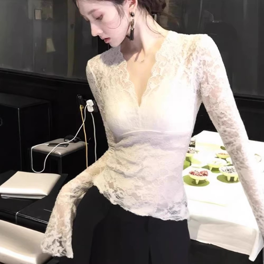 Áo len nữ cổ V ren tay loe chất liệu cotton phối ren — trắng chi tiết 3