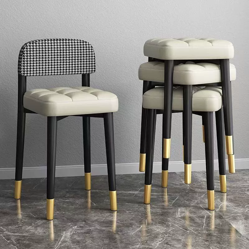 Производитель оптом продает обеденный стол и стулья для домашнего использования с спинкой, утолщенная легкая роскошная высококачественная удобная подушка для хлеба, штабелируемая.