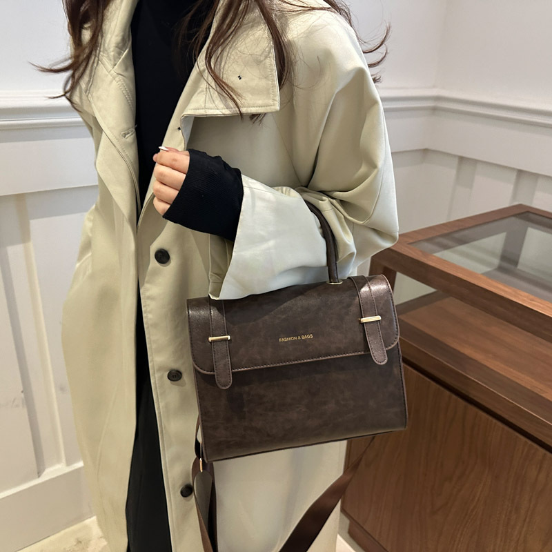 Bolso retro con textura de viajero 2024 invierno nuevo estilo salvaje temperamento ins bandolera de nicho bolso cuadrado pequeño mujer