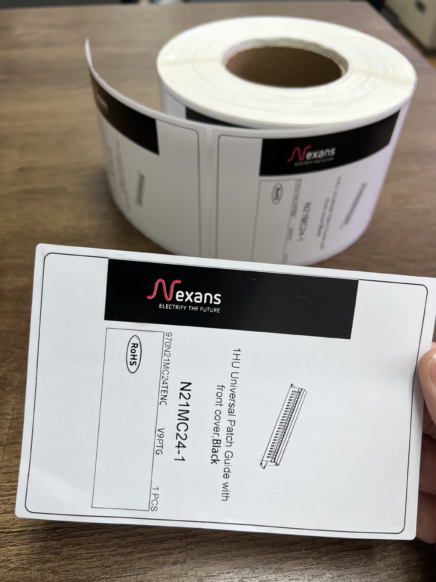 fasson可变信息Mix Credit/AP104凸版全轮转无卤电子铭板