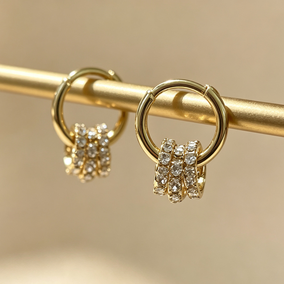 Exquisite and Compact Earrings, Ear Clips for Women, Internet Celebrity Style, High-End Feel, Niche Design, Minimalist and Cool Style Ear Studs