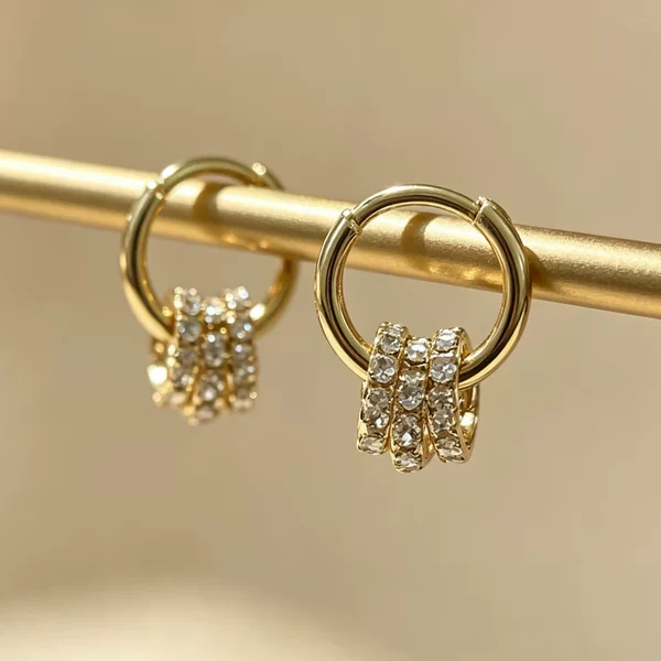 Exquisite and Compact Earrings, Ear Clips for Women, Internet Celebrity Style, High-End Feel, Niche Design, Minimalist and Cool Style Ear Studs