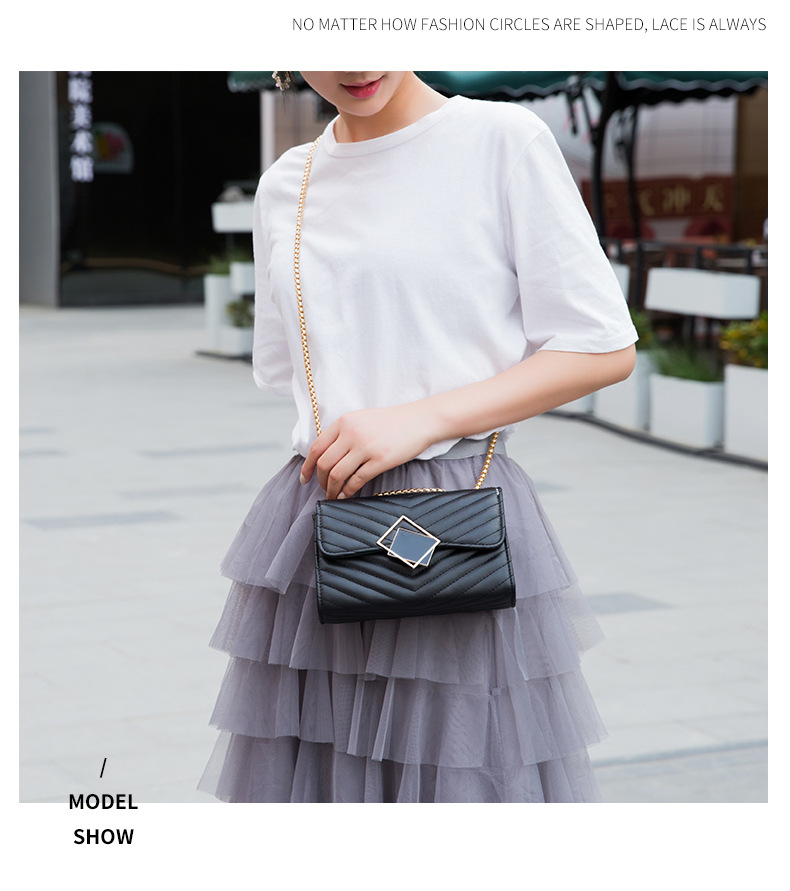 Chic Embroidered Chain Bag - Diamond/White