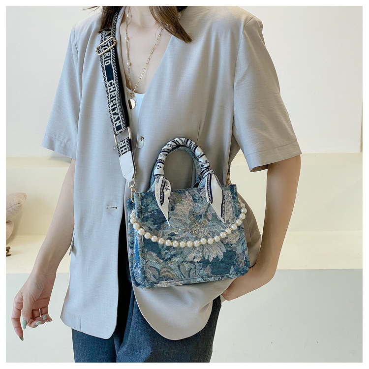 Bolso de mujer 2025, nuevo estilo transfronterizo, bolso tote con estampado de letras, con un toque de alta gama, diseño exclusivo, práctico para salidas y viajes diarios.