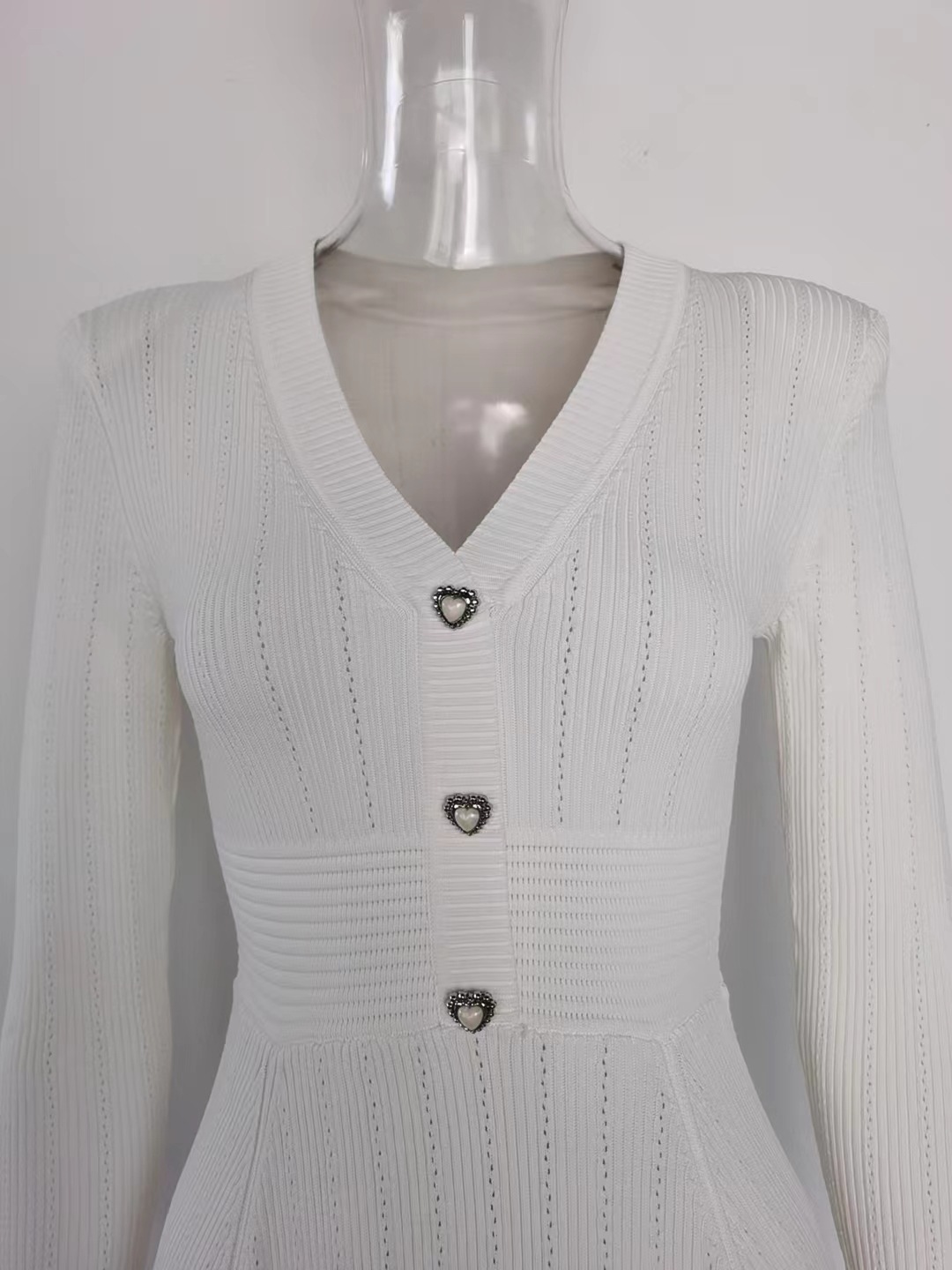 Vêtements pour femmes automne et hiver nouvelle robe rouge à col en V tempérament slim bouton d'amour jupe tricotée jupe courte en ligne A_voghion.com