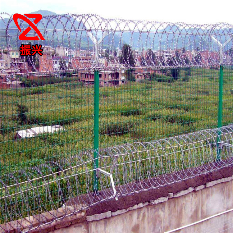 监狱围墙护栏网 看守所金属镀锌围墙网 刀刺隔离网 防攀爬护栏网