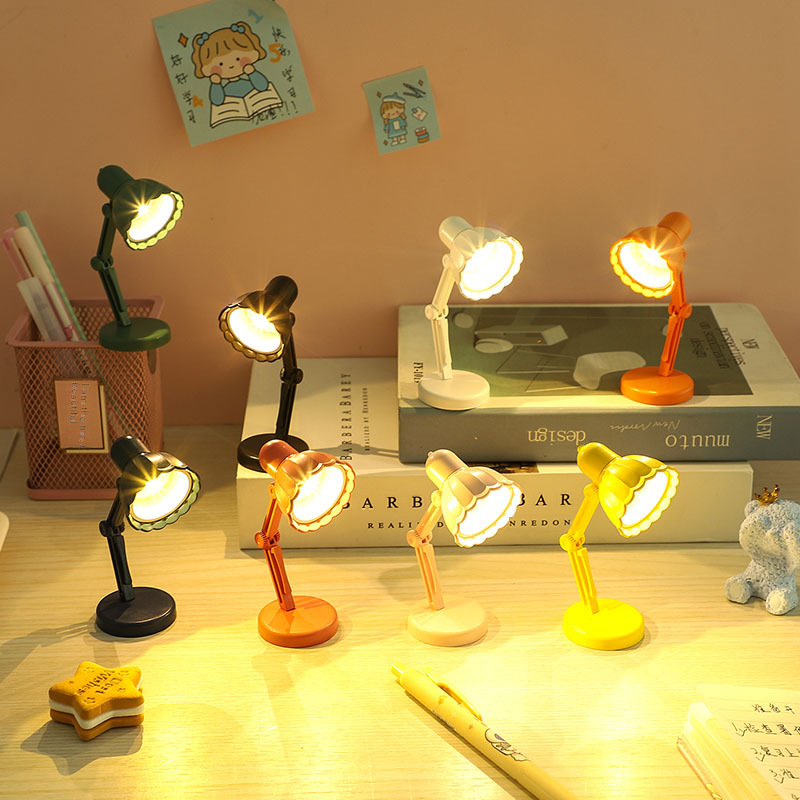 Creative Mini Night Light LED Foldable Portable Small Desk Lamp Magnetic Warm Light Eye Protection Reading Lamp with Clip