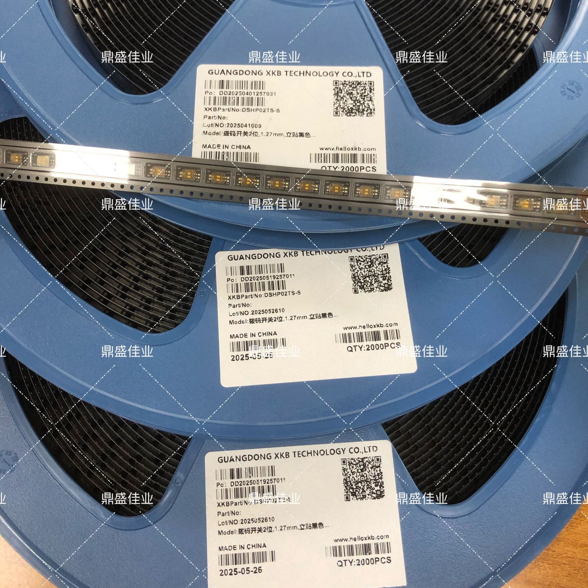 DSHP02TS-S  SMD-4P,4.1x5.4mm  拨码开关 平拨凹槽 单刀单掷2位