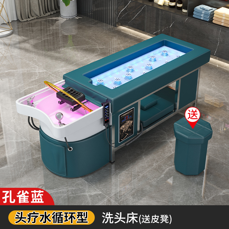 Pavo real azul + circulación de agua