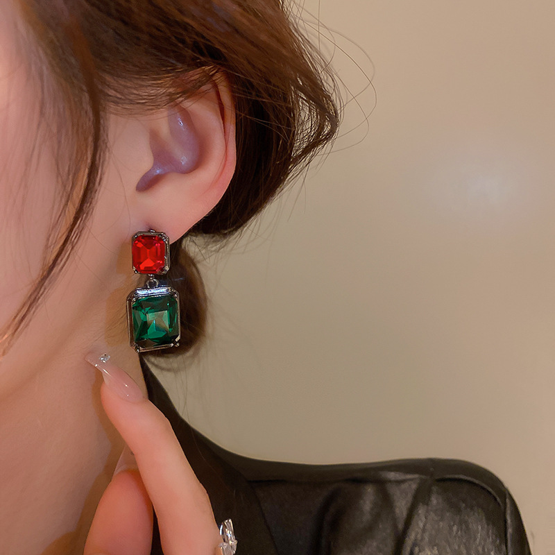 Fashion retro emerald inlaid rhinestone square copper earrings