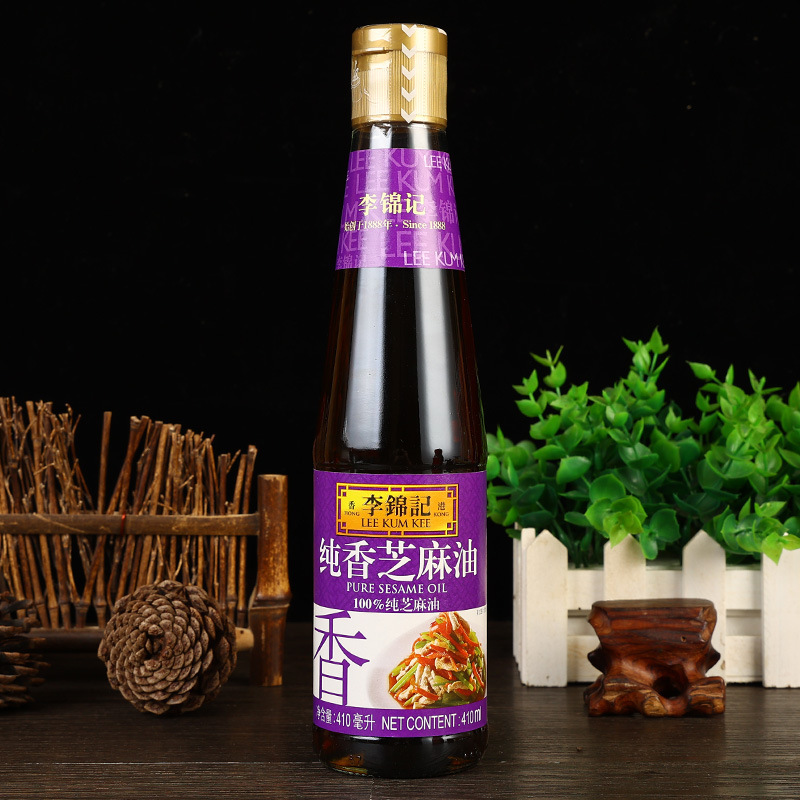 包郵便李錦記純香ゴマ油410ml凉菜炒め麺香油麻油鍋に香油皿をつけた|undefined