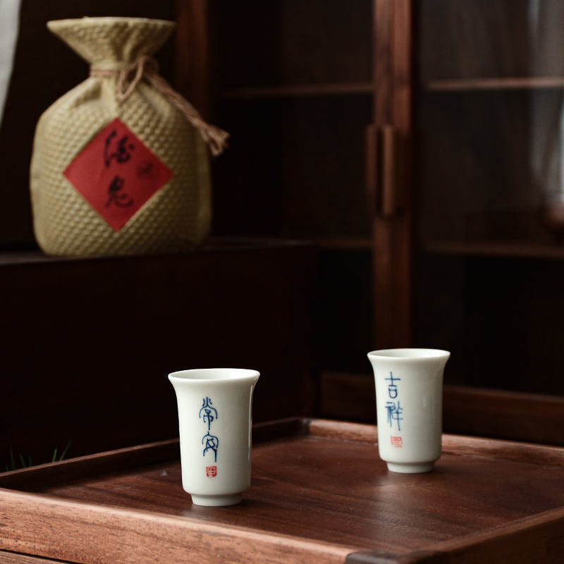 陶磁器のお茶の杯の茶道の茶器の高級な青と白の磁器の香りの杯のアイデアのお茶の杯の潮流は長持ちします。|undefined