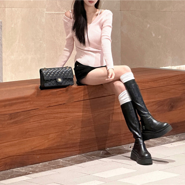 高品質】ジ・ヒョウと同じスタイルの深いVネック、肩出し、凹凸のあるストライプ、イレギュラーウエスト、背中見せニット、万能でセクシーなトップス