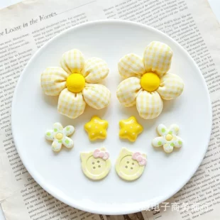DIY-аксессуары из смолы: клетчатый цветок пуговица заколка