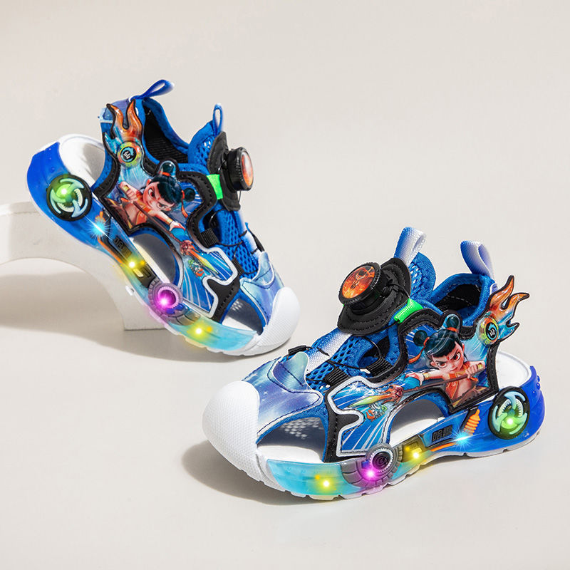 Nezha Anti-Kick Baotou Sandalias de playa para niños Botones giratorios de verano Calzado deportivo para niños Calzado ligero para niños