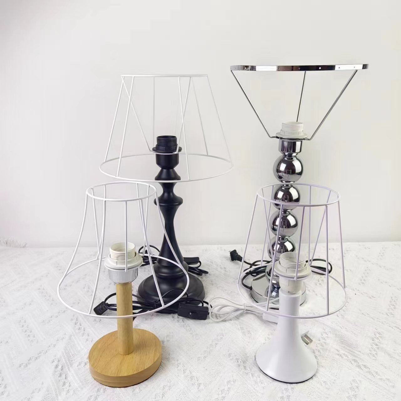 Xianfan transfronteriza ebay múltiple lámpara de mesa opcional accesorios base de hierro de plástico con interruptor de botón de alambre marco de hierro estilo europeo