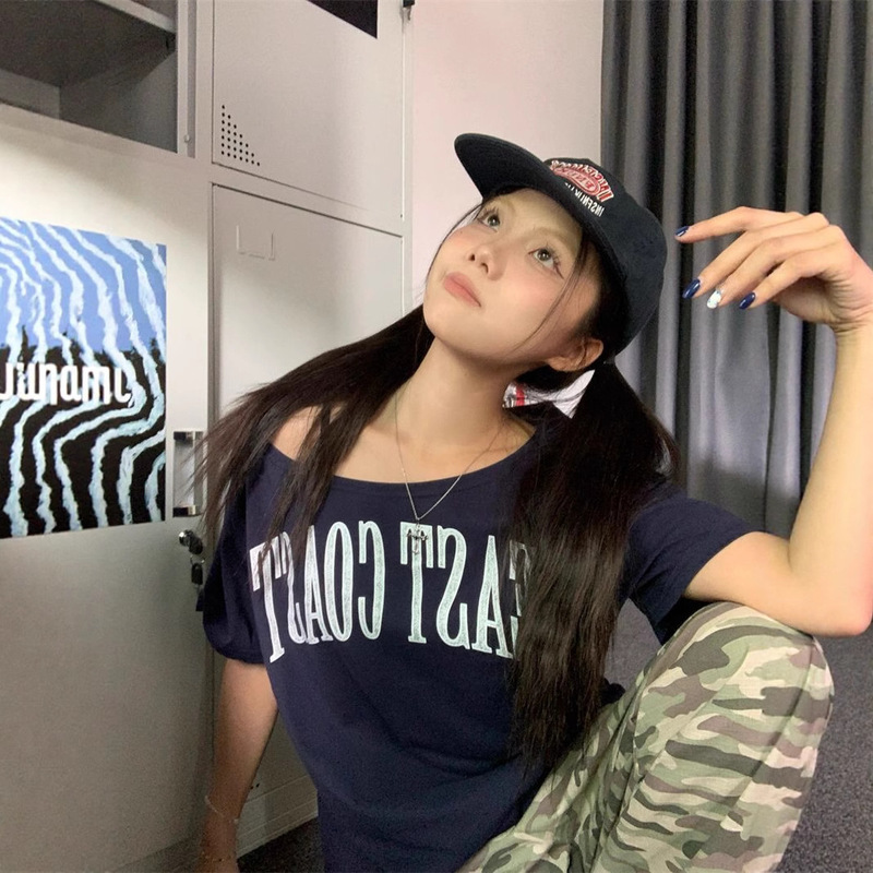 アメリカンレトロホットガール斜め襟半袖Tシャツレディース夏ニッチレイジースタイルルーズ痩身オフショルダートップ|undefined