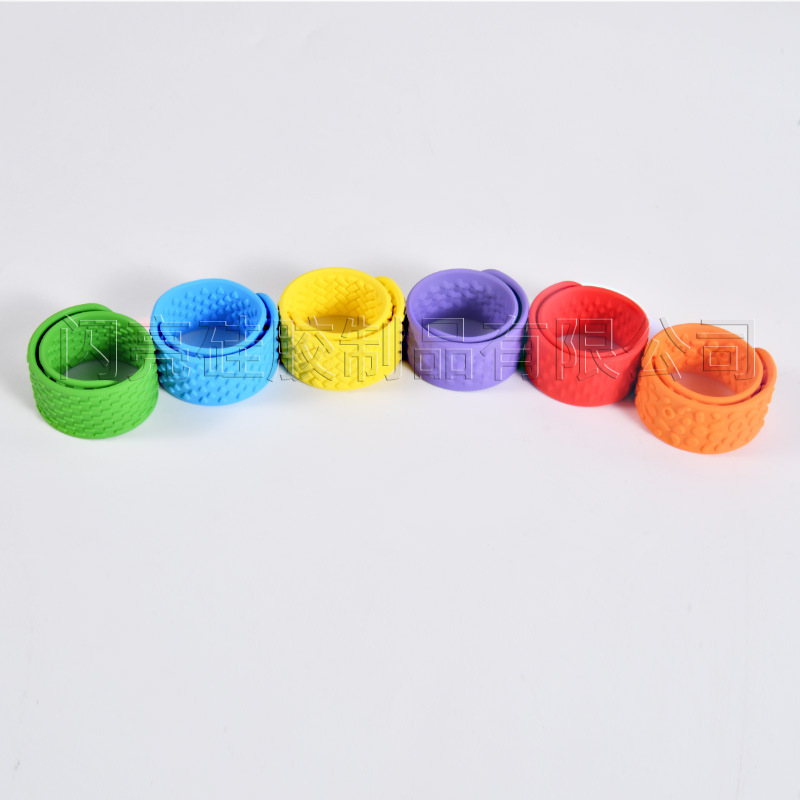 Amazon SensoryFidget Toys 子供用感覚パットサークル減圧おもちゃシリコン教育レインボーサークル|undefined