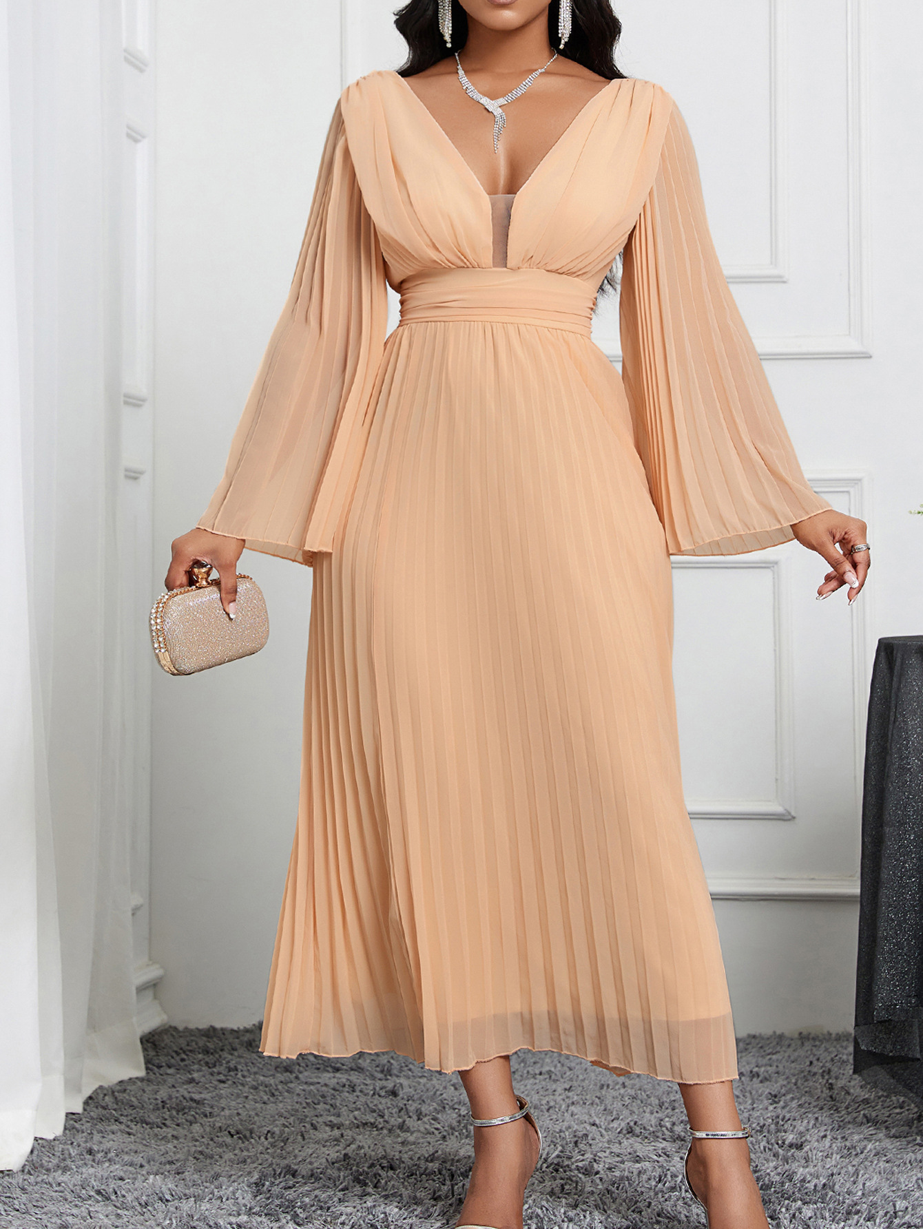 Elegante dames jurk met v-hals voor een stijlvolle look_voghion.com