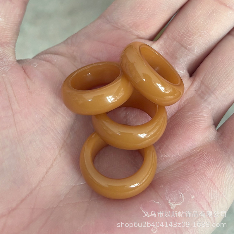Imitation bodhi elegant yellow running ring