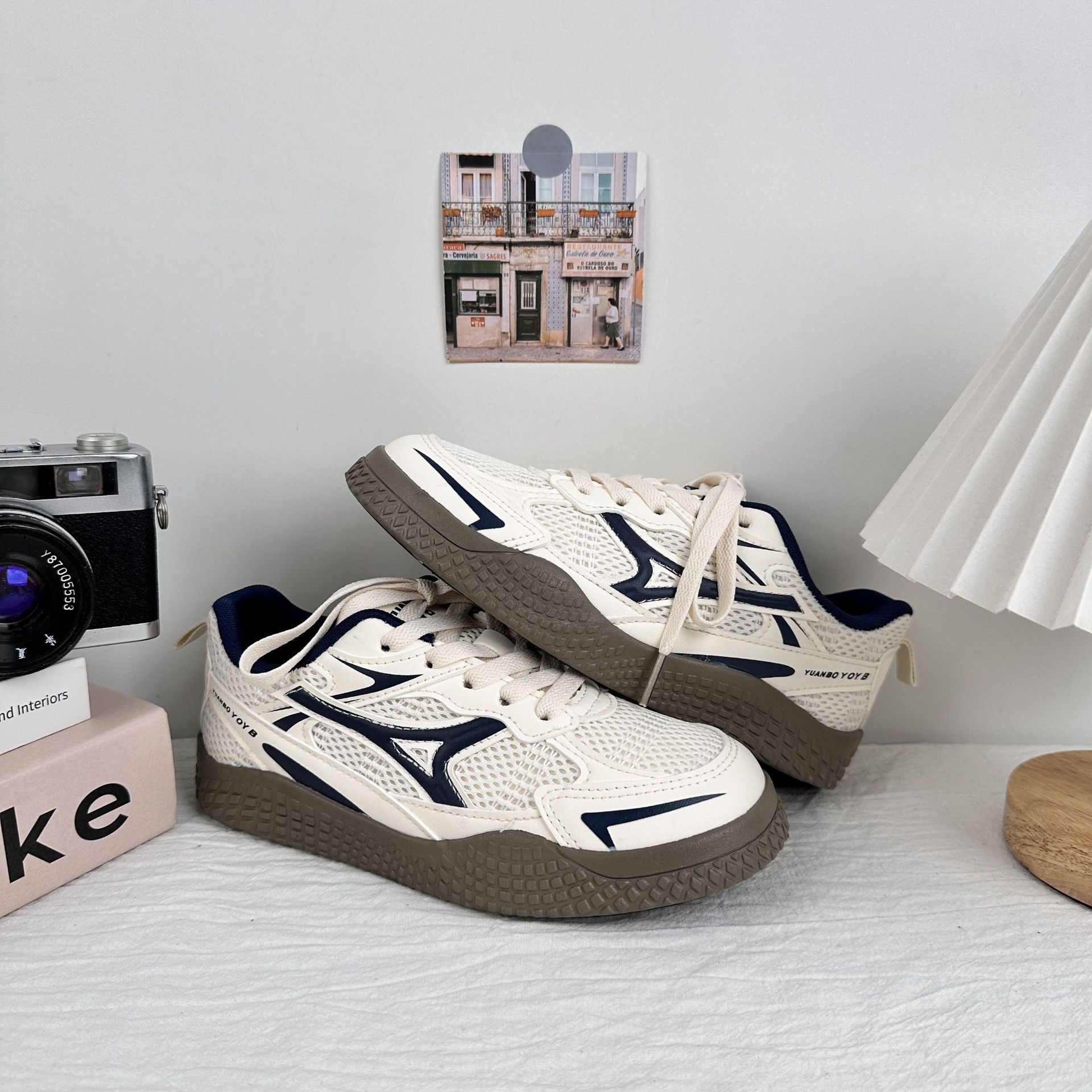 Zapatillas transpirables de malla de onda lejana para mujer 2025 nueva tendencia de verano zapatos casuales de todo fósforo zapatos blancos de suela gruesa para el cabello