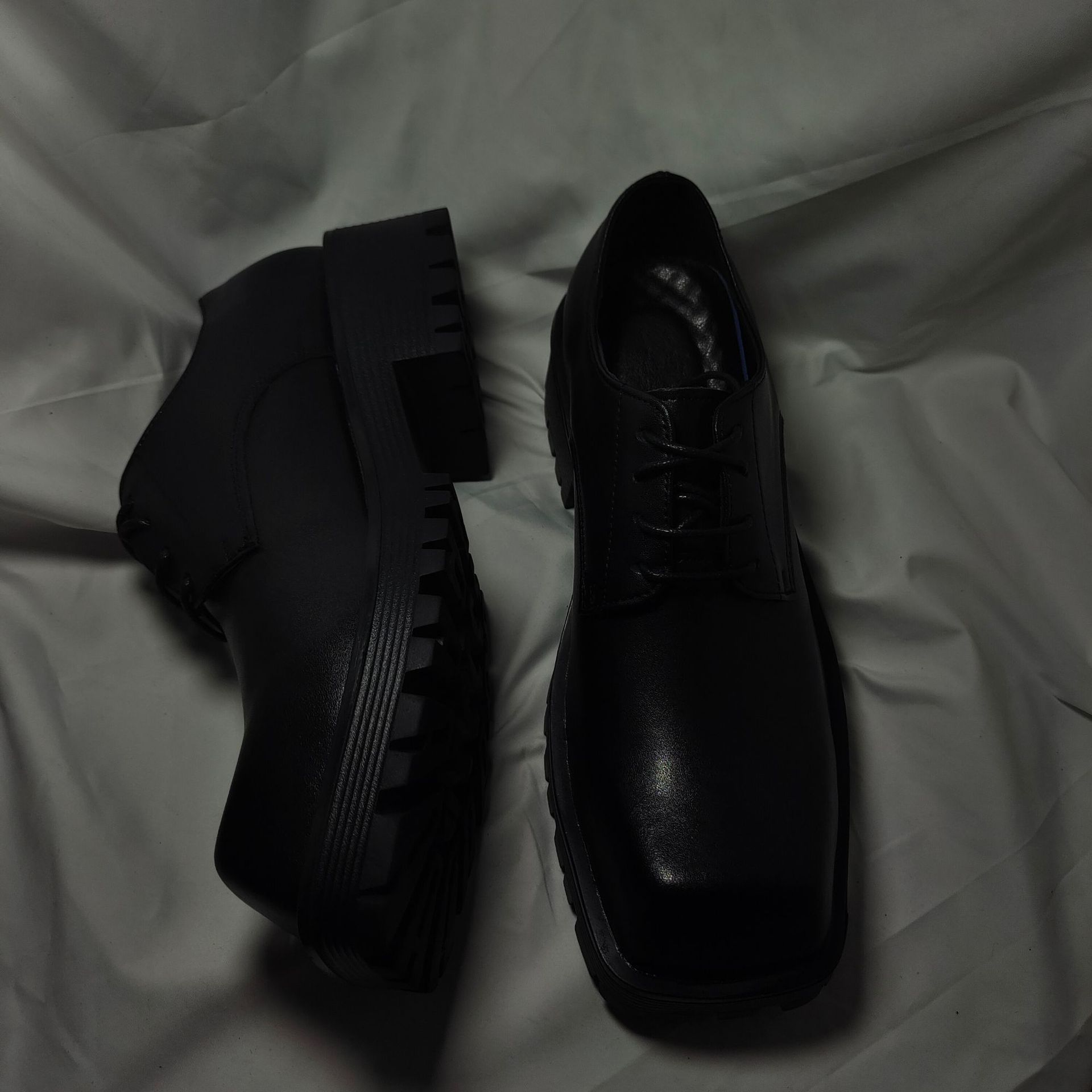 ShoeVault Lederschuhe mit quadratischer Zehenpartie für Herren, trendiger koreanischer Stil, vielseitige Business-Casual-Derby-Schuhe, flaches Nischendesign, dicke Sohle_voghion.com