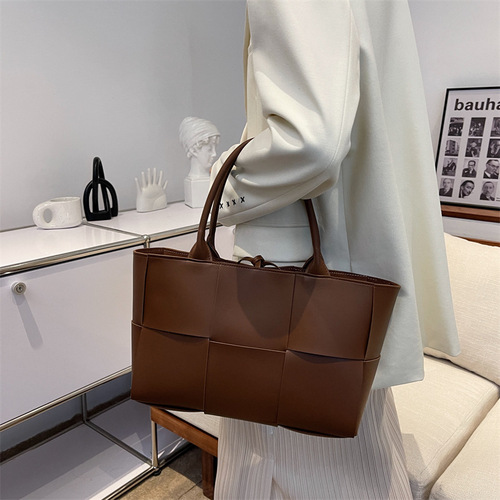 Hollywood Star Bag 2025 New Fashion High-End Chic Shoulder Bag for Women Large Capacity Versatile Top Handle Tote Bag