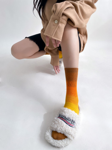 Trendy Japanese designer double-needle tie-dye gradient color personalized men and women couples pure cotton mid-calf socks