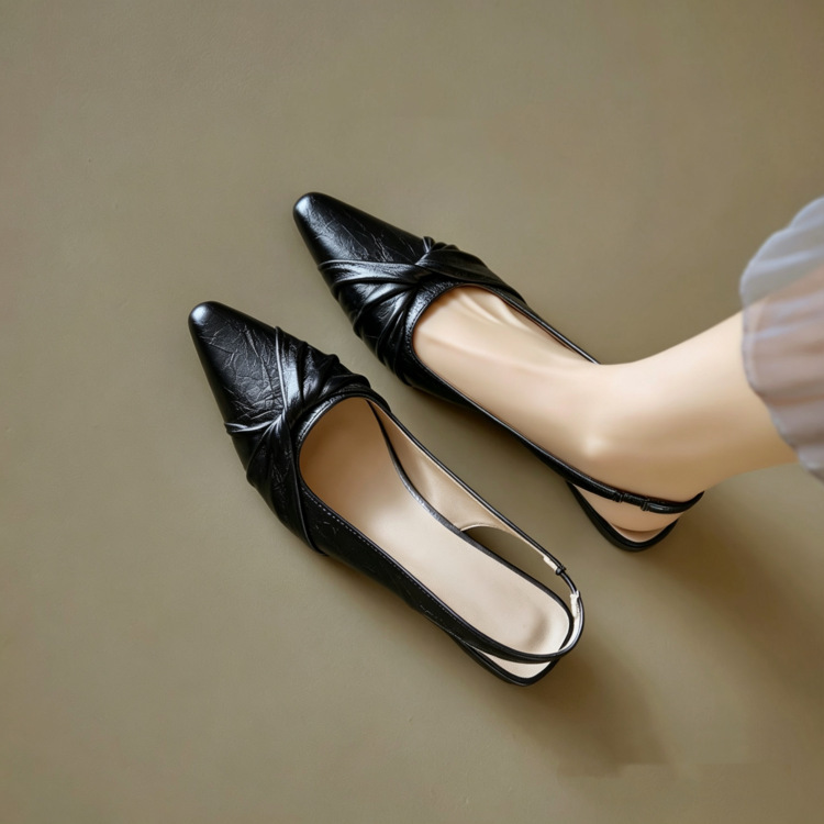 Sandalias francesas de belleza para mujeres verano 2026 nuevo temperamento punzante zapatos planos de piel suave cómodos zapatos con falda
