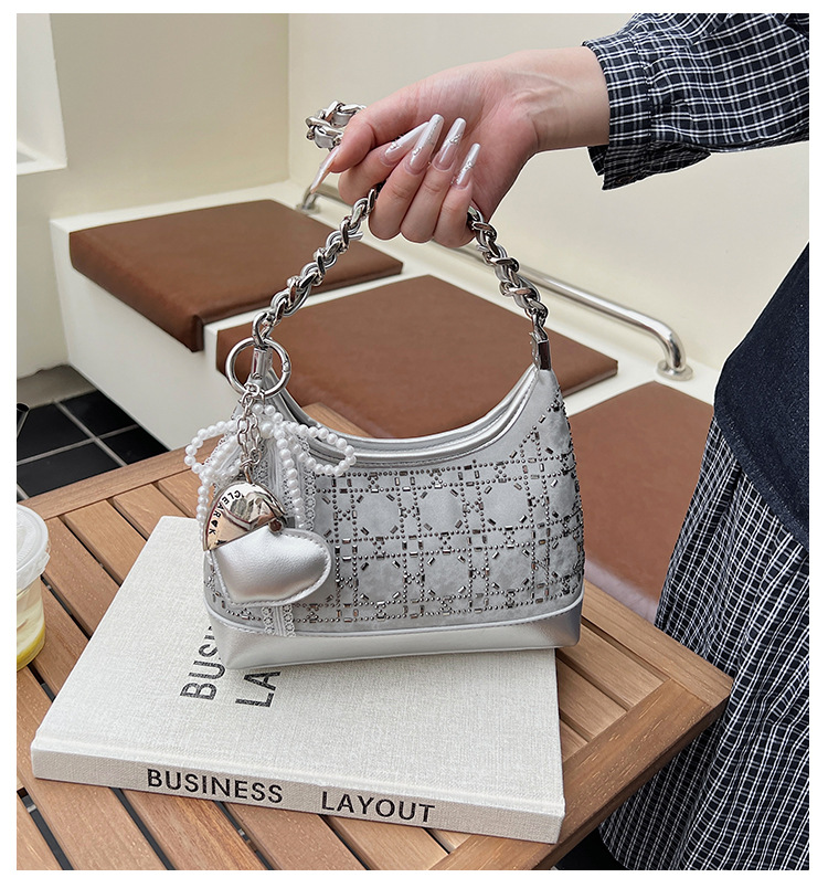 Trendy and stylish underarm bag for women 2025 summer new versatile and fashionable single-shoulder bag, chain denim crossbody bag full figure