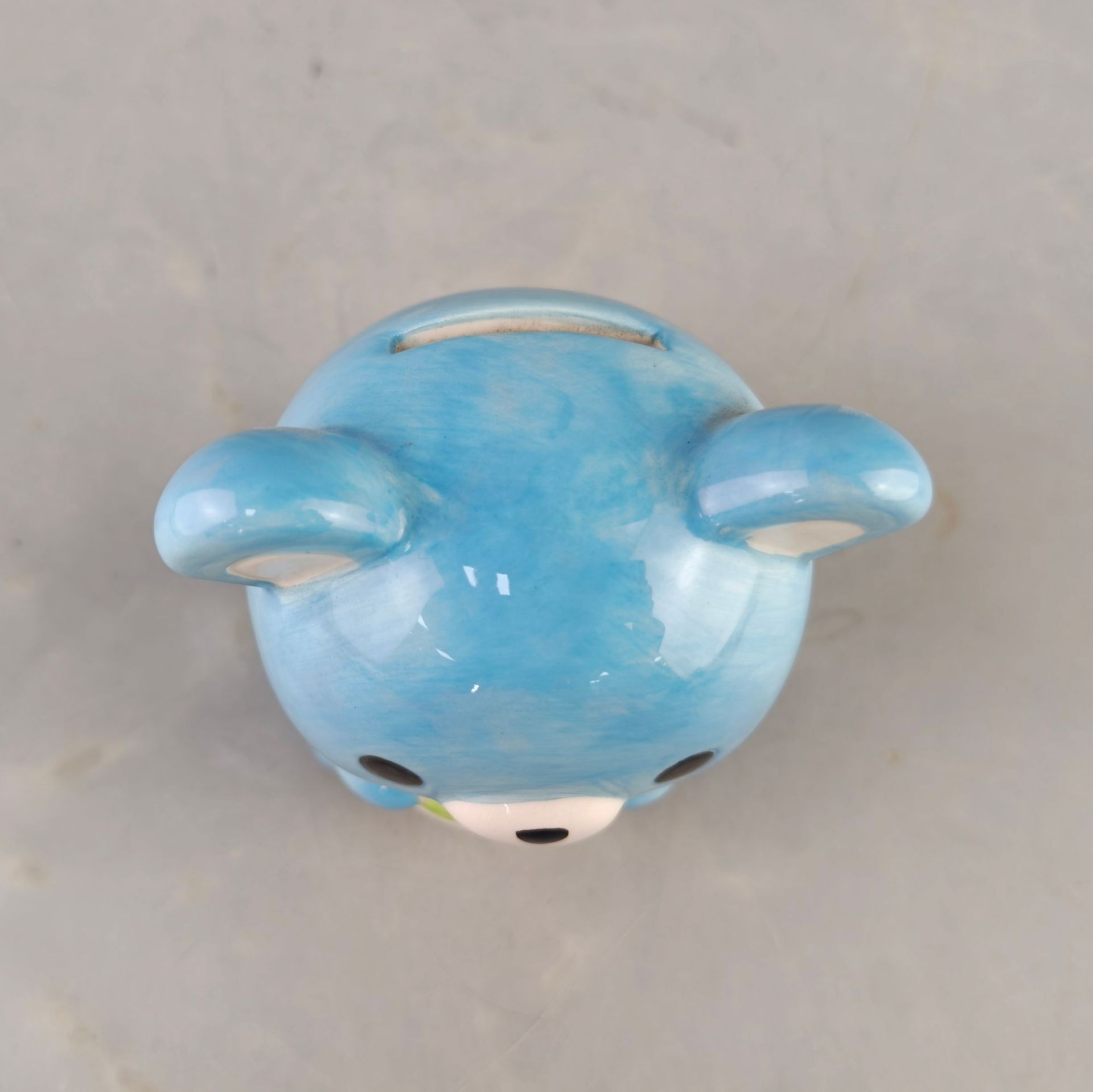 Personalizado creativo yuan Qi fácil oso cerámica lata de dinero mini decoración de escritorio fresca escena miniatura decoración del hogar