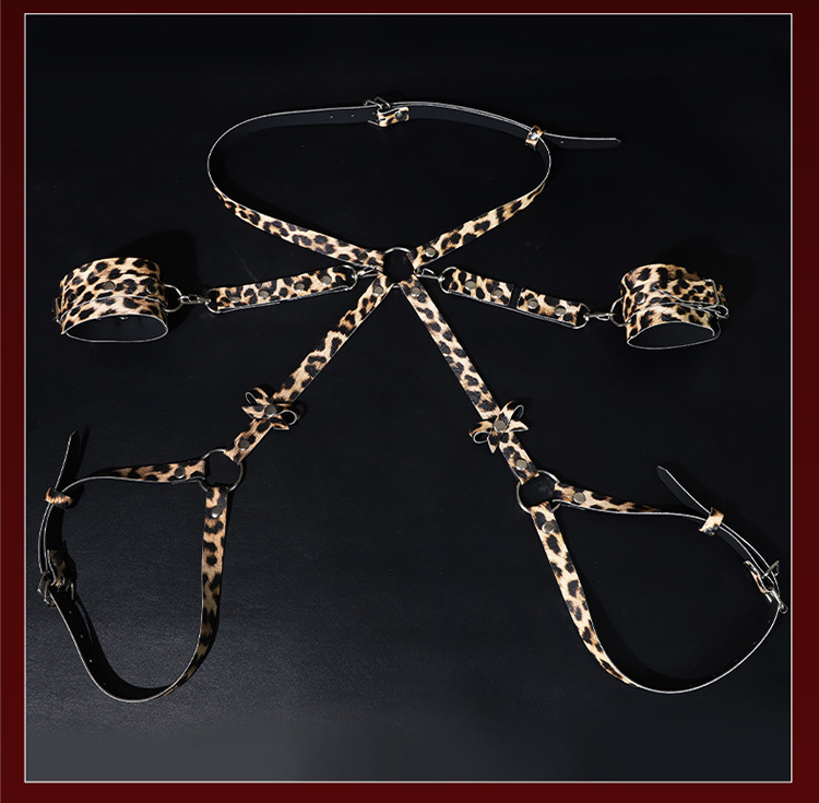 Jiuai SM Flirting Set with Metal Handcuffs and Nipple Clamps, Black Bondage Couple Kit — detail image 13