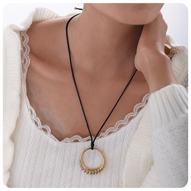 TENA retro anular hueco estilo largo collar de suéter de acero inoxidable 18K dorado collar de cuero al por mayor image 5