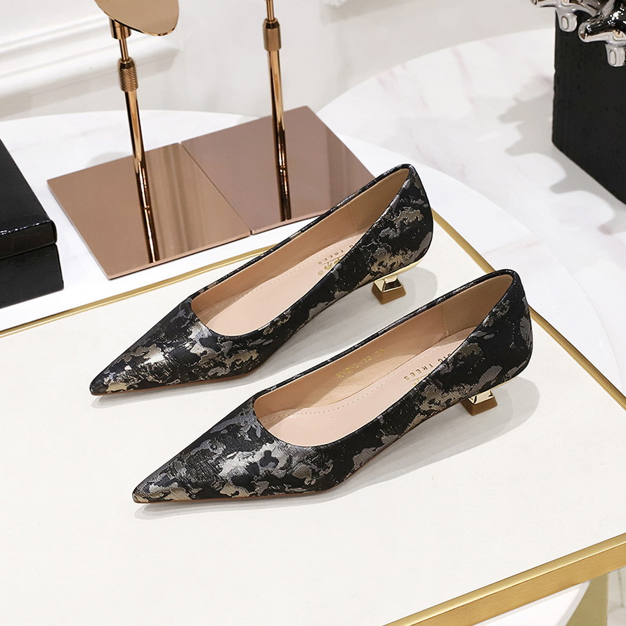 230-19 Korean Style Fashion Sweet Versatile Low Heel Shallow Mouth Pointed Toe Floral Fabric Spring And Autumn New_vogvips.com