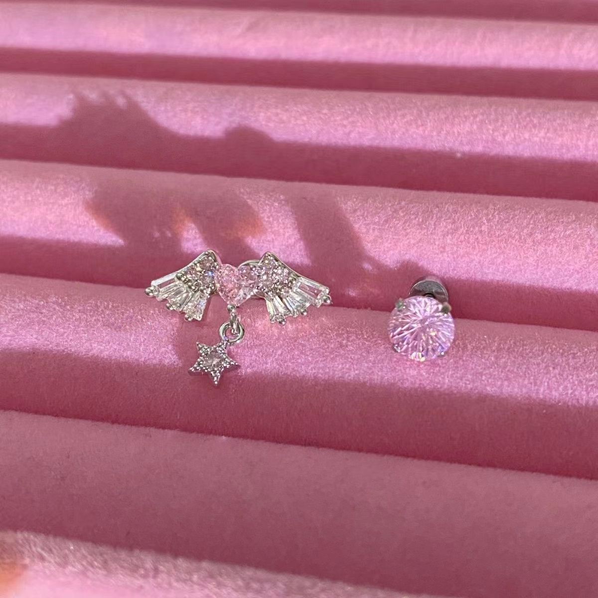 Daily Occasion Alloy Material Round, Heart Shape, Wings Pattern 1 Piece 1 Pair Simple Style Shiny Round Heart Shape Wings Inlay Alloy Rhinestones Ear Studs