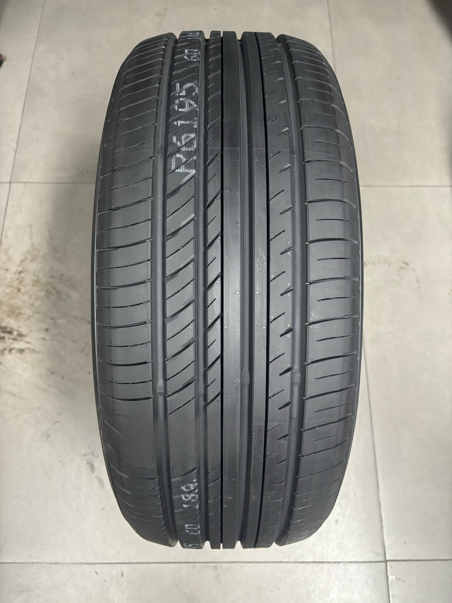 Guanhe Brand New Yokohama/Yokohama Tires 225/45R18 95W V552 Brand New Tires Others