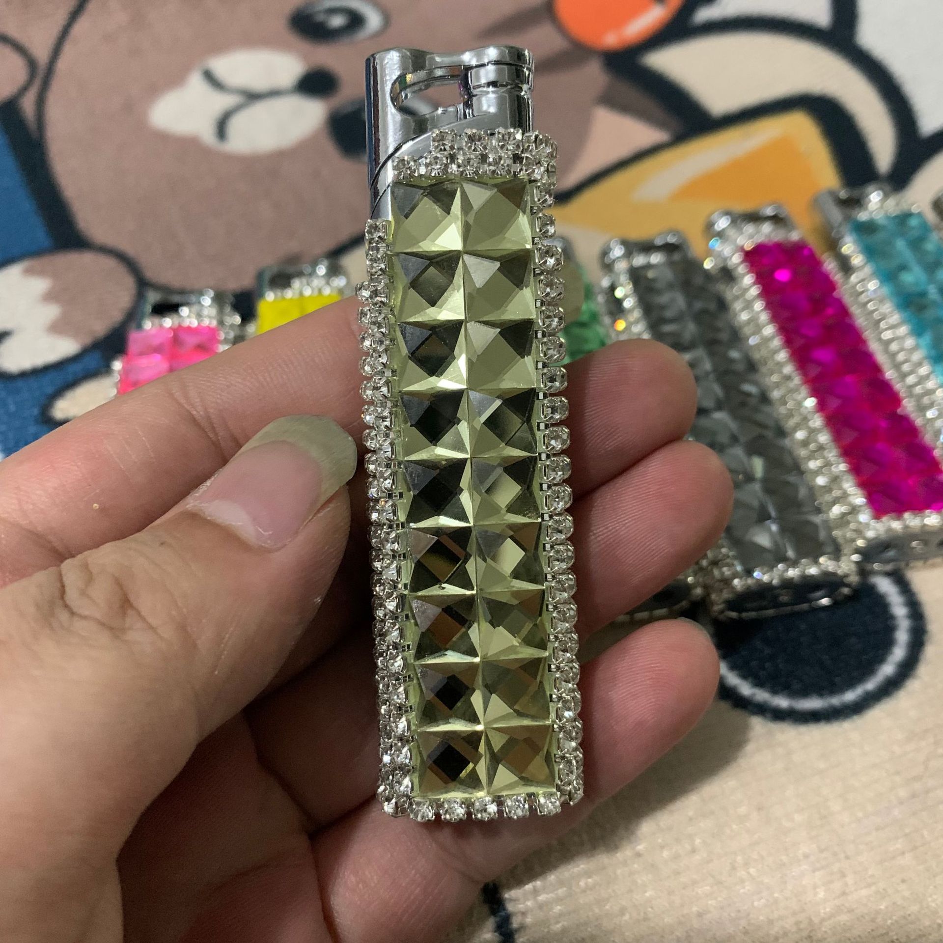 중공-라이트 옐로우