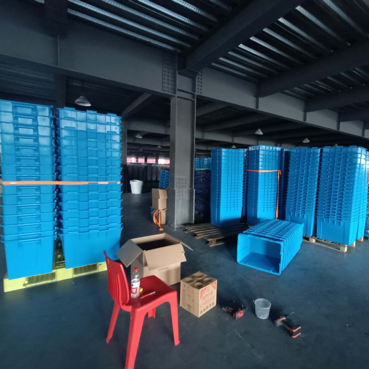 大号塑料储物箱.衣服收纳整理箱