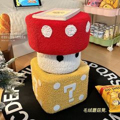 家庭用子羊の毛の実木の低い腰掛けのキノコは靴の客間のアイデアのサイコロを換えて腰掛けの板の腰掛けのマリオの腰掛けに座ります。