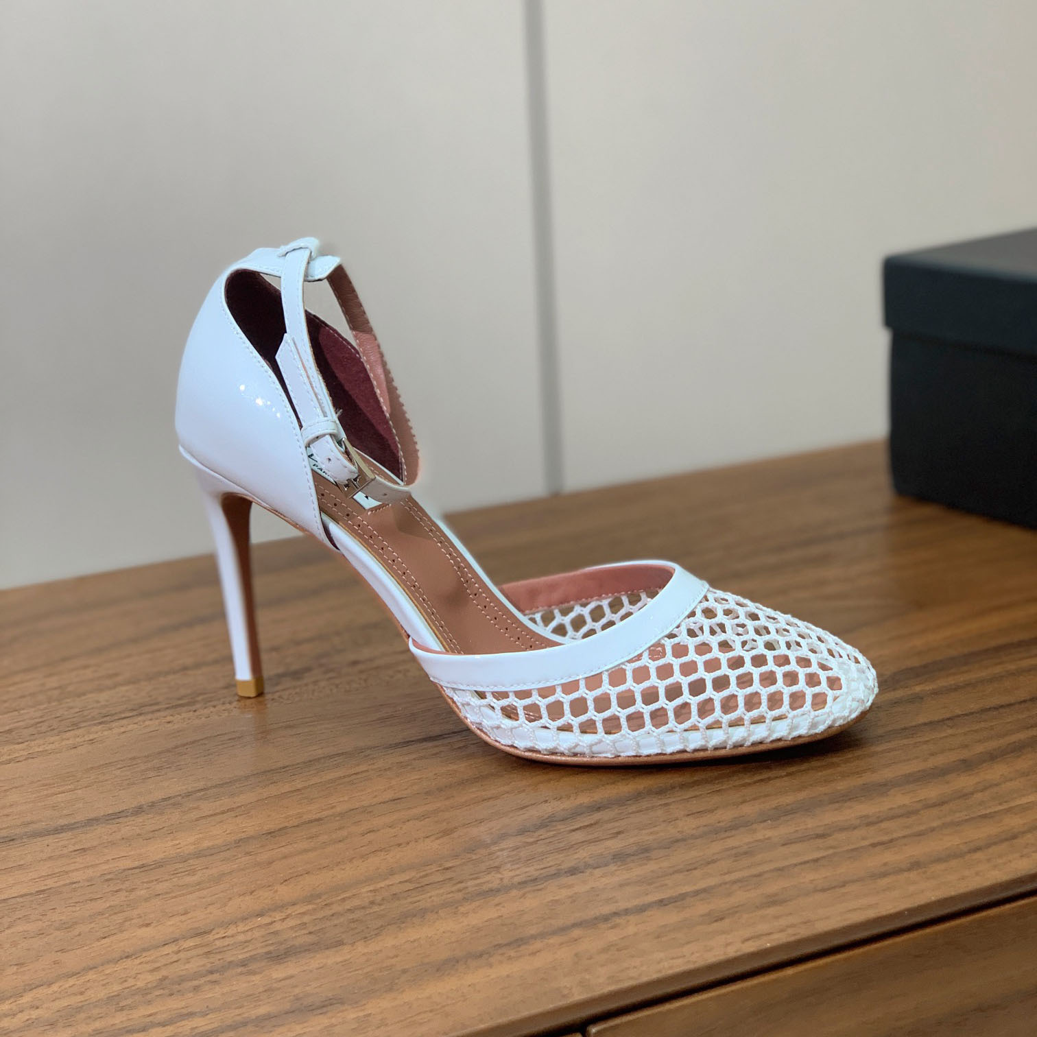 Retro universal mesh black high heels heels