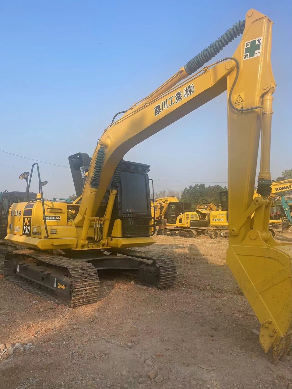 Línea de exportación para mercados nacionales y extranjeros de segunda mano Komatsu 130 Excavadora horario 200 horas